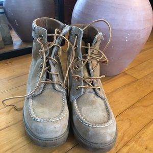 Lace up style women’s work boots